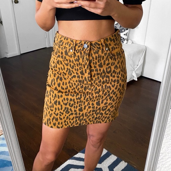 🐆 H&M LEOPARD PRINT HIGH WAIST DENIM MINI SKIRT! - Picture 4 of 9